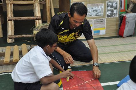 Latihan namakan alatan muzik perkusi. Sekolah Rendah Panglima Barudin Limau Manis, Kluster 2 ...