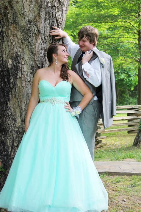 Pin By Wendy Summey On Snow Photography Prom Photoshoot Prom Picture