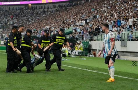 Mundo Albiceleste ⭐🌟⭐🇦🇷 On Twitter The Fan Who Ran Onto The Pitch
