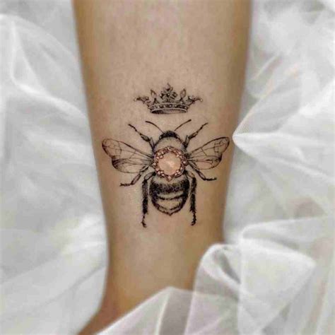 Buzzing And Fun Bee Tattoo Ideas By Tattoo Designers Tattoo Stylist