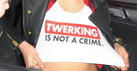 Cara Delevingne Stands Up For Twerking With Statement T Shirt At Paris Fashion Week Huffpost