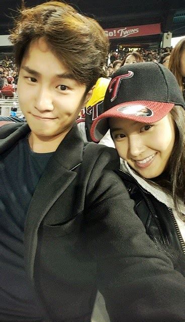Snsds Yuri Went Out To Watch Baseball With Her Brother Wonderful