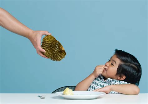 Dha is essential for a pregnant woman. Can these American kids handle durian?, Entertainment News ...