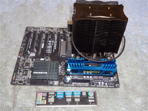 Mainboard Bundle GIGABYTE GA 990 FXA UD3 AMD FX6100 6 CORE RAM 8GB