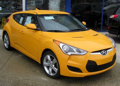 22 city/28 hwy/25 combined mpg. 2012 Hyundai Veloster 3-Door Coupe Automatic w/Red Int