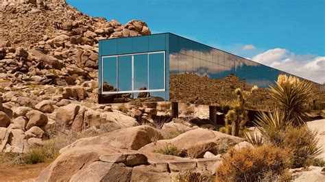 Invisible House Reflects The Californian Desert From Its Mirror Clad