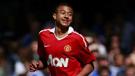 He plays for manchester united and england national team. VIDEO: Jesse Lingard Reveals Which Man Utd Stars Helped ...