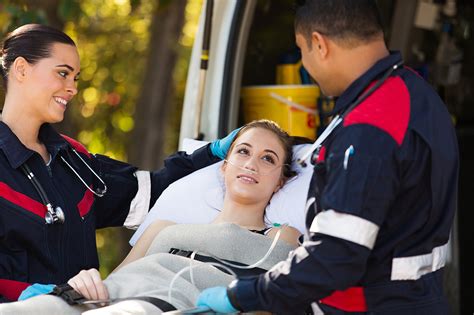 Emt Vs Paramedic Difference Between An Emt And A Paramedic In The Emergency Medical Service