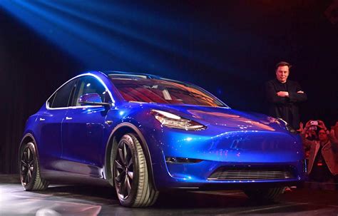 Electric cars, giant batteries and solar. Tesla Model Y หั่นราคาลง $3000 และเท Standard Range ...