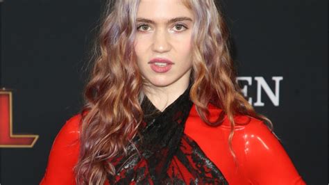 Pregnant Pop Star Grimes Wont Share Gender Of Baby Youtube