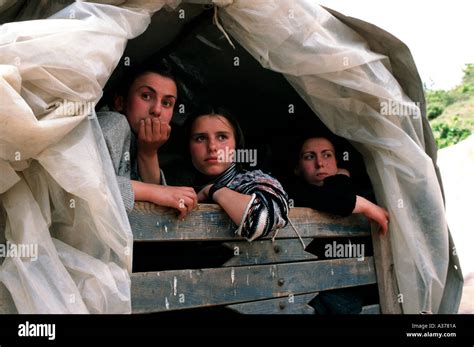 Kosovar Refugee Woman Hi Res Stock Photography And Images Alamy