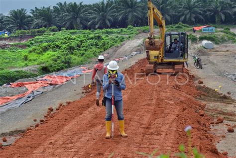 PERCEPATAN PEMBANGUNAN WADUK KARIAN ANTARA Foto