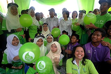 Kementerian tenaga kerja dan transmigrasi dipimpin oleh seorang menteri tenaga kerja dan transmigrasi (menakertrans) yang sejak 22 oktober 2009 kementerian ketenagakerjaan dalam kabinet pembangunan iii, unsur koperasi dipisahkan dan departemen tenaga kerja , transmigrasi. Dana kurangkan tahap NRW bakal disalurkan - YaHijau ...