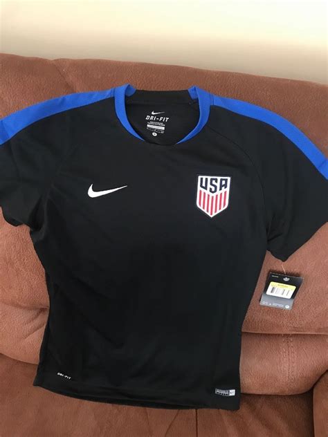 The united states women's national team jersey, worn here by megan rapinoe, set a sales record. Pin on ON EBAY women sports jerseys