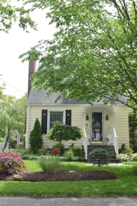 Protect you home with quality paint applied by boston's south shore top rated painters! New England Homes- Exterior Paint Color Ideas - Nesting ...