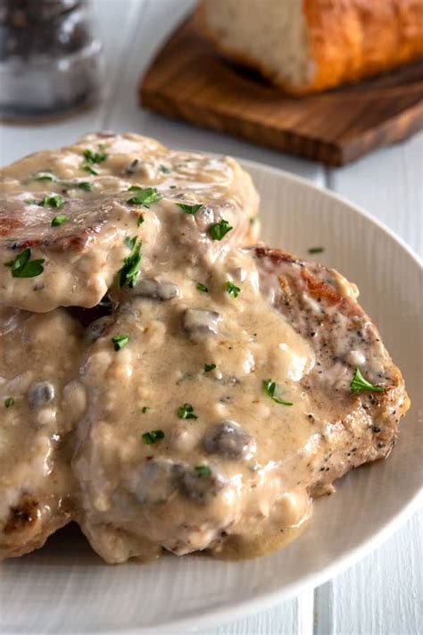1/2 medium yellow onion, 5 medium pork chops, 1 black pepper, 1/4 green bell pepper, 1 creole seasoning, 1 can mushroom soup. Cream of Mushroom Pork Chops BAKED | Kitchen Gidget