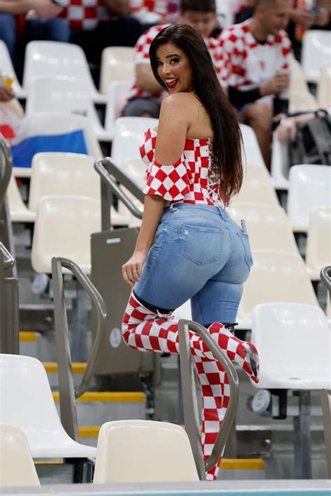 Ex Miss Croatia Shows Off Bulging Bum In Skin Tight Leggings At World
