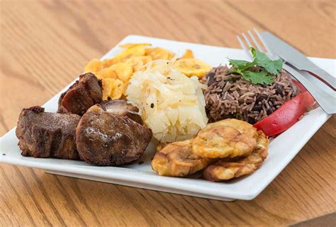 Discovering Cuban Food In Cuba Traveling In Cuba Can American Travel To Cuba Oncubatravel