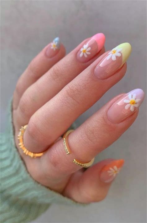 Beautiful Flower Nails Design With Short Almond Nail Shape You Can Try