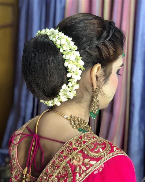 Rocking The Low Bun With The Most Traditional Of Them All Gajra Hair Makeoverstoriesby