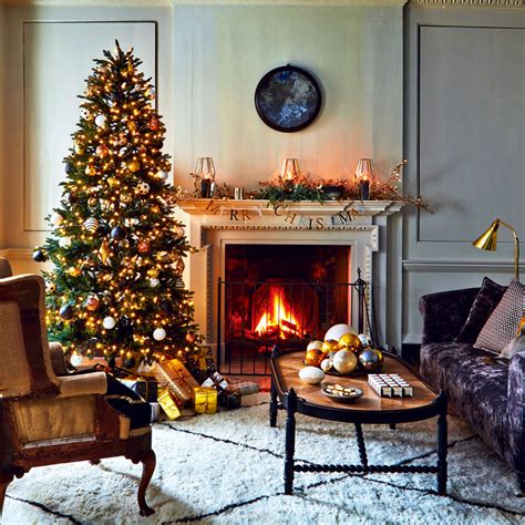 After clearing the main stages, where can we review stories and manga? You can buy EXACTLY the same decorations the Queen has ...