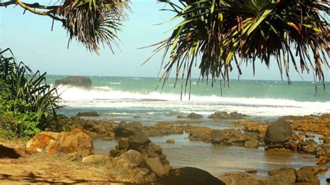 Meskipun namanya belum sepopuler pantai selatan pada umumnya, namun pantai yang satu ini tak kalah keindahan alamnya bahkan sangat memukau s. Pantai Marbella Anyer 🏖️ HTM, Rute, Foto & Ulasan Pengunjung