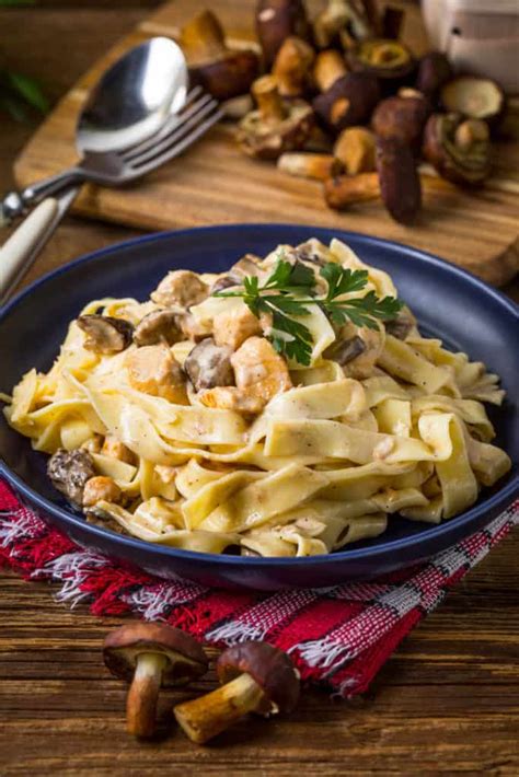 Creamy Chicken And Mushrooms Pappardelle Alexas Cuisine