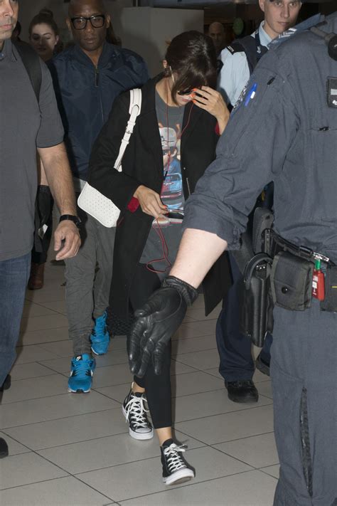 Selena Gomez Escorted By Police As She Leaves Sydney Airport Celebmafia