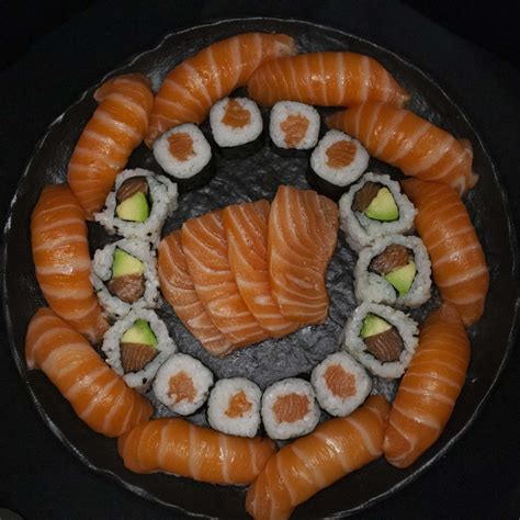 A02 Tout Sushi Saumon Côté And Naké Sushi