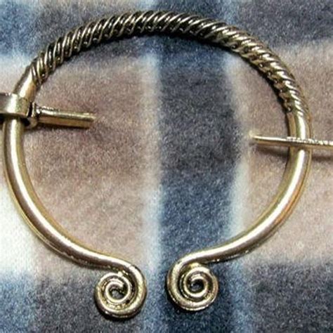 Celtic Cloak Pin 2 Penannular Brooch Antique Brass Tone Etsy