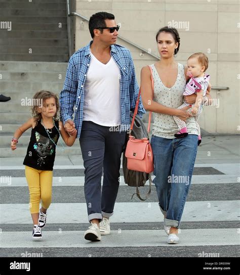 Jessica Alba Husband Cash Warren And Their Daughters Haven And Honor Head Out For Dinner In