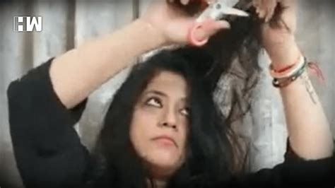 Anti Hijab Protest Indian Woman Chops Her Hair In Solidarity With Iranian Women Hw News English