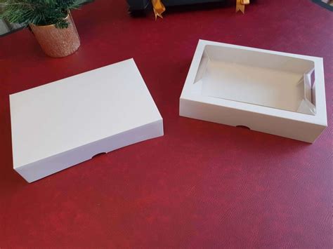 6 Pack White Compostable Windowed And Non Windowed Donut Bakery Box