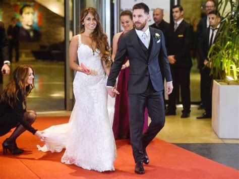 Argentine footballer who plays as a forward for spanish club barcelona, leo messi's birth name is lionel andrés messi cuccittini. Lionel Messi Height, Weight, Age, Wife, Children, Affairs ...