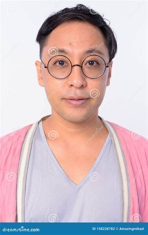 japansk man med glasögon som tittar på kameran arkivfoto bild av mode isolerat 158228782