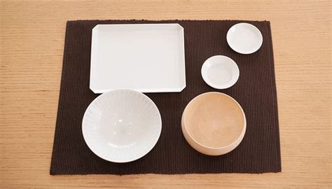 Japanese table manners when first seated, many restaurants will provide you with a wet towel. Japanese table setting - Japan Design Store | The Best Buy ...