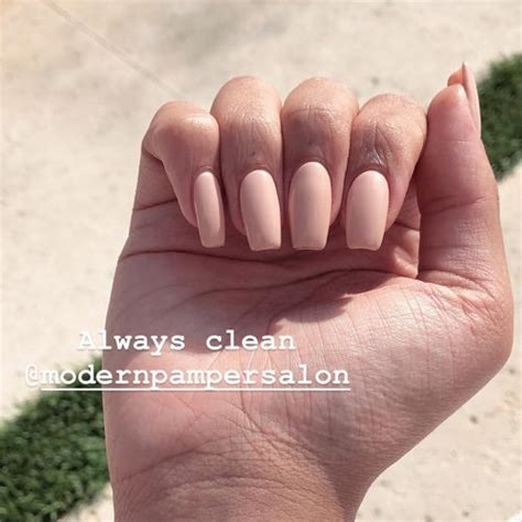 31 Celebrity Beige Nail Polish Photos Steal Her Style