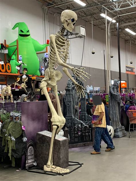 This 12 Foot Tall Skeleton At My Local Home Depot Somebodys Tío
