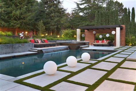 50 Spectacular Swimming Pool Water Features