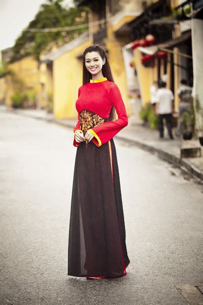 Khánh My Thướt Tha áo Dài Thả Dáng ở Hội An