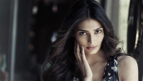 Im Not Friends With Anyone In Bollywood Athiya Shetty Hindustan Times