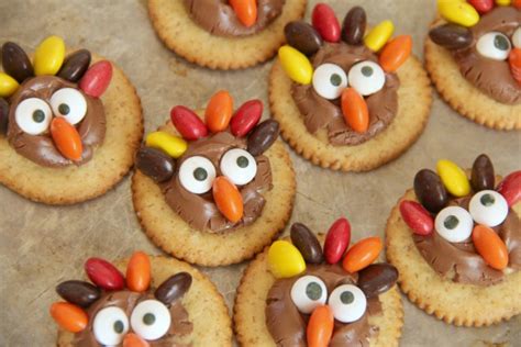 These easy thanksgiving treats are perfect for turkey day! Super Cute Turkey Treats | The OT Toolbox