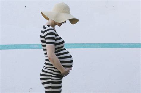 يدخل وقت ذبح الأضحية بعد طلوع شمس اليوم العاشر من ذي الحجة، وبعد دخول وقت صلاة الضحى، ومُضي زمان من الوقت يسع صلاة ركعتين وخطبتين خفيفتين، لا فرق في ذلك بين أهل الحضر والبوادي، وهذا قول. تفسير حلم البقر الذكور : تعتبر الابقار احدى الحيوانات التي ...