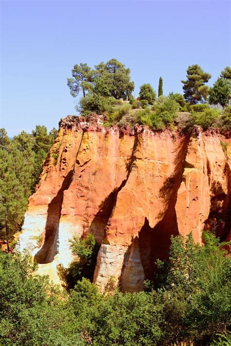 Les Ocres Du Roussillon，红色岩石。 普罗旺斯 库存图片 图片 包括有 法国 提取 25839775