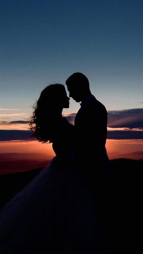 Romantic couple on beach hd photos, love. Couple Romantic Sunset Silhouette 4K Ultra HD Mobile Wallpaper in 2020 | Sunset silhouette ...