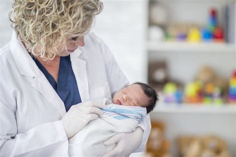 Ab wann sieht man den babybauch bei schlanken frauen? Nabelschnur Granulom: Wann man einen Arzt aufsuchen sollte ...