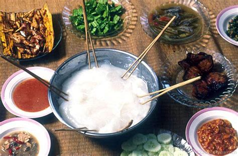 Tidak kira makanan tradisional melayu, cina, india, kadazan dan banyak lagi. Sabah (Negeri di Bawah Bayu): Makanan-makanan tradisional ...