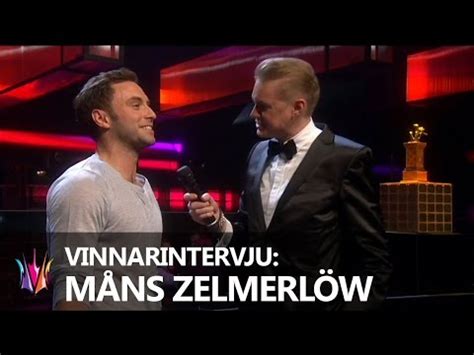 I traditionsenlig anda ska föregående års vinnare tolkas under melodifestivalfinalen. Smygtitt - Måns Zelmerlöw - Heroes