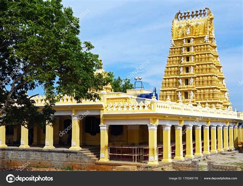 Gopuram Of Shri Chamundeshwari Temple On Chamundi Hill Mysore — Stock