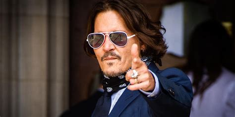 He achieved perhaps his greatest success as captain jack sparrow in the pirates of the caribbean series, but he was also known for his work in a number of tim burton films, notably edward scissorhands (1990). Johnny Depp podría volver a la actuación en 2021 para ...